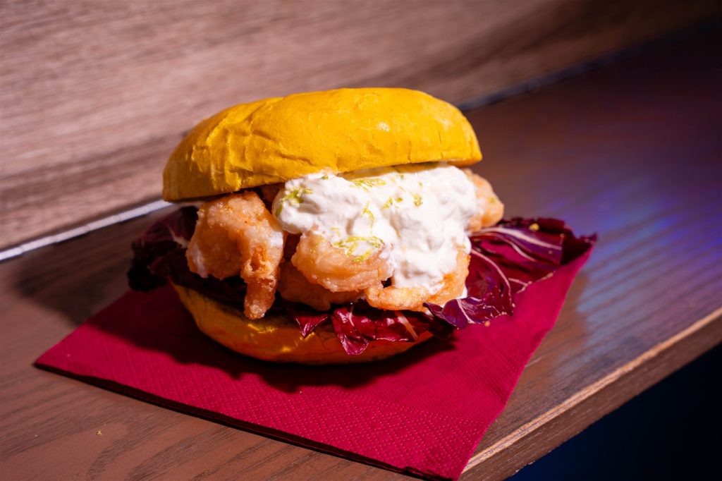 El mèjo, panino con gamberi fritti di El Fryto