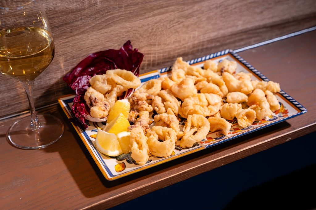 Frytura normal, fritto misto di calamari e gamberi di El Fryto